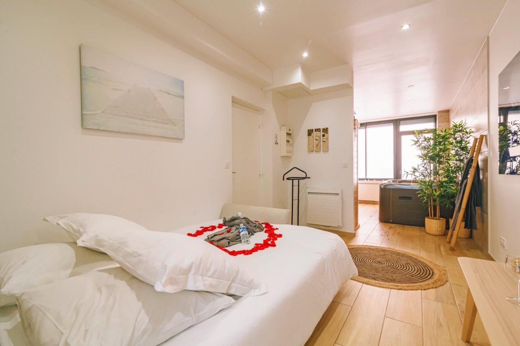 Spa Appartement O Temps Suspendu Reims Centre Sauna Et Jacuzzi 外观 照片
